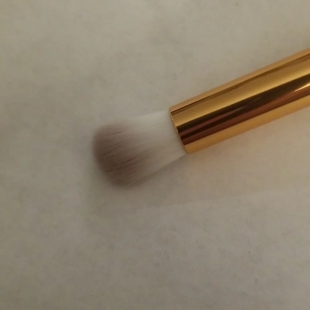 4/25 bundle item. FARAH Blender Brush 25E